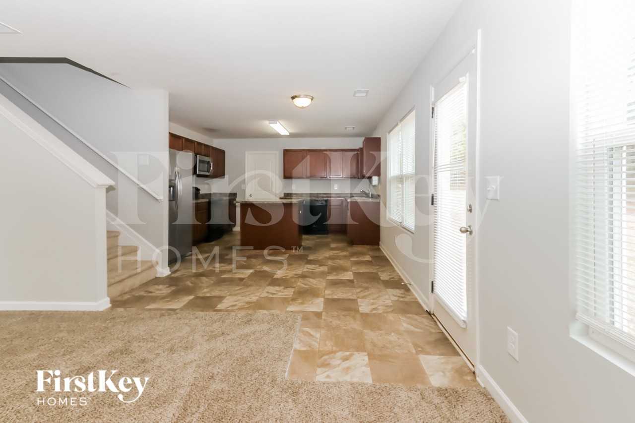 170 Betty Ann Ln - Photo 3 of 15