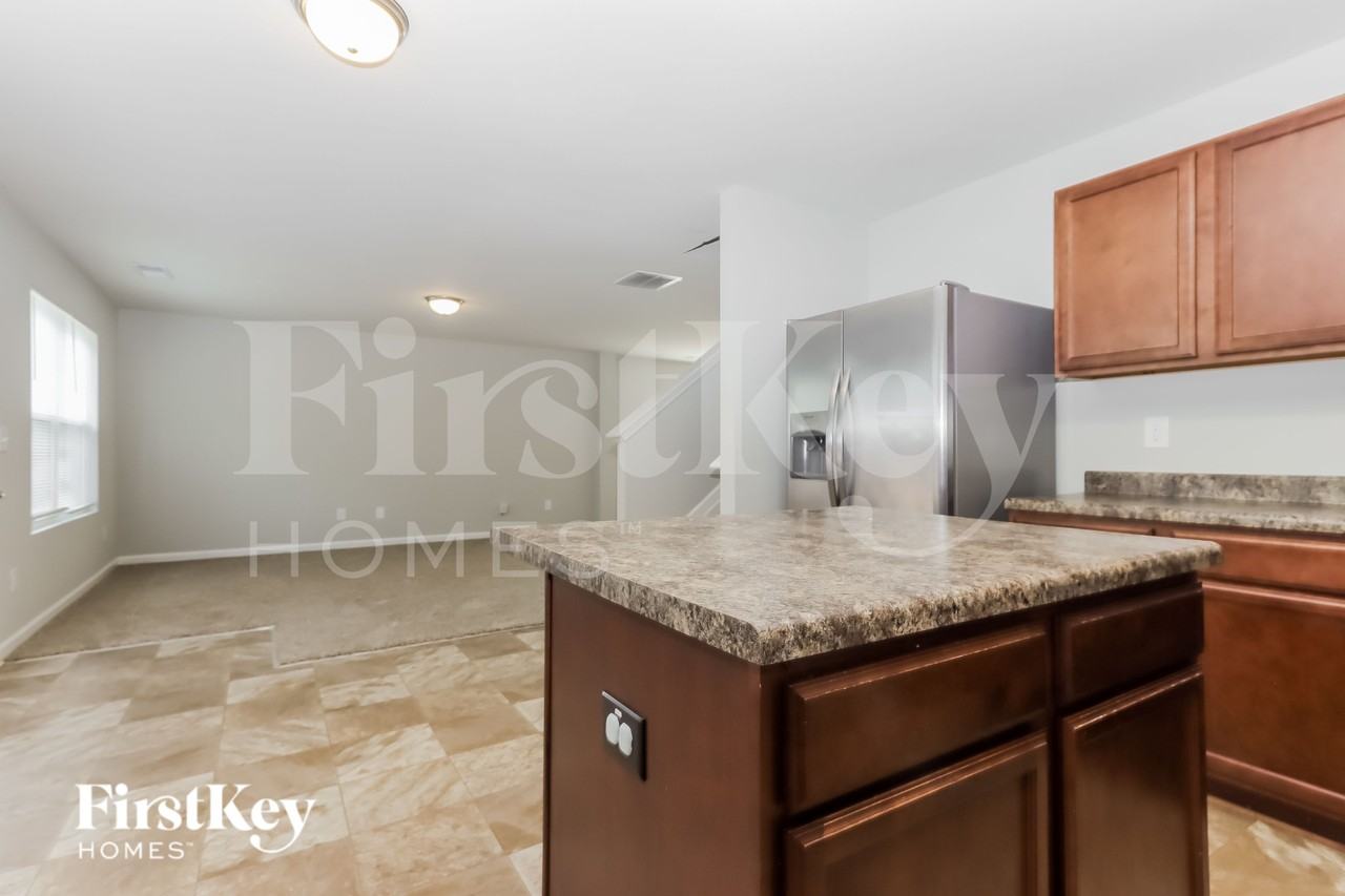 170 Betty Ann Ln - Photo 5 of 15