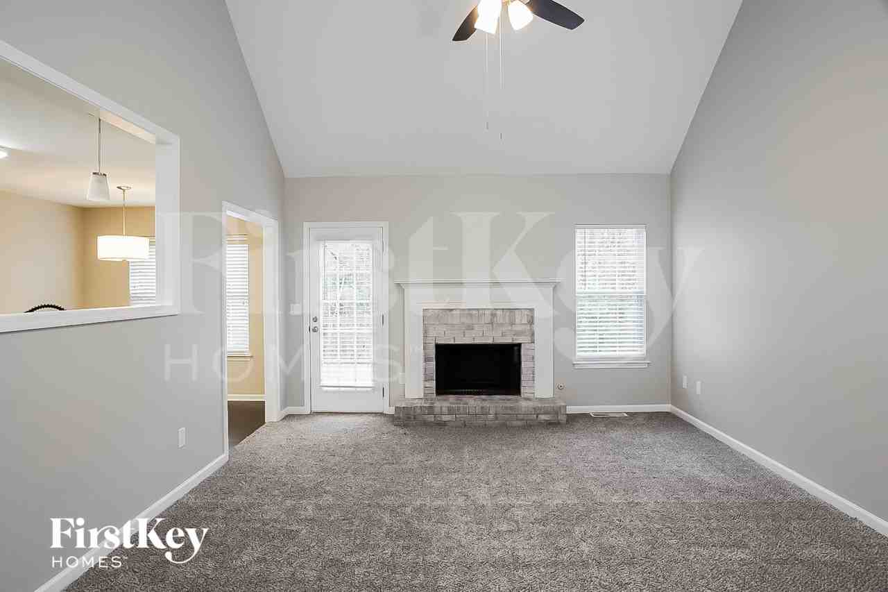 4442 Brittany Dr - Photo 3 of 15