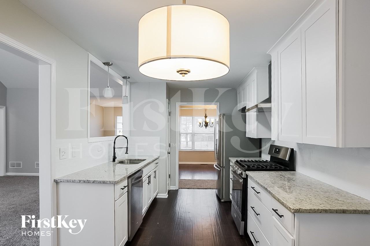 4442 Brittany Dr - Photo 5 of 15