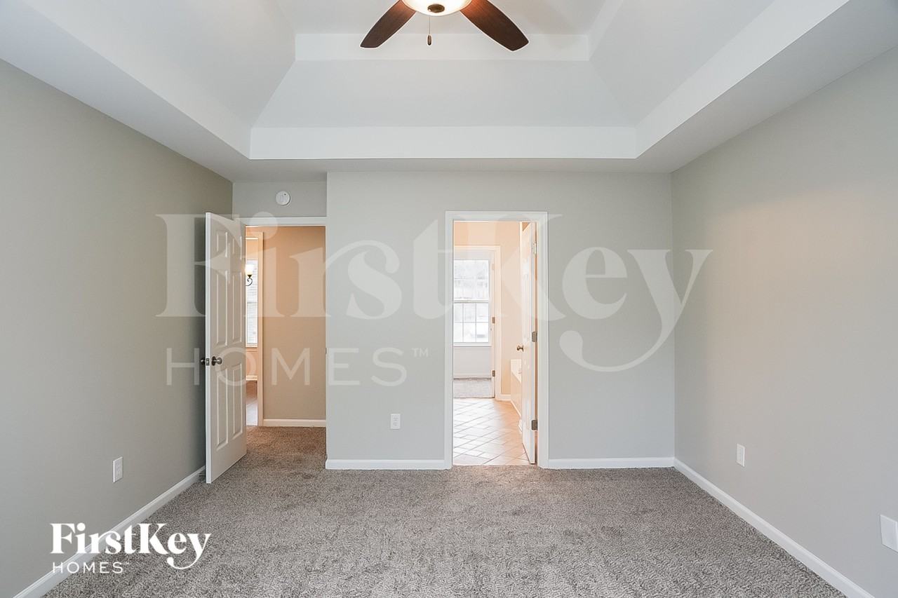 4442 Brittany Dr - Photo 6 of 15