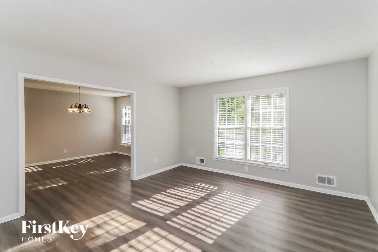 2515 Cottonwood Dr - Photo 2 of 15