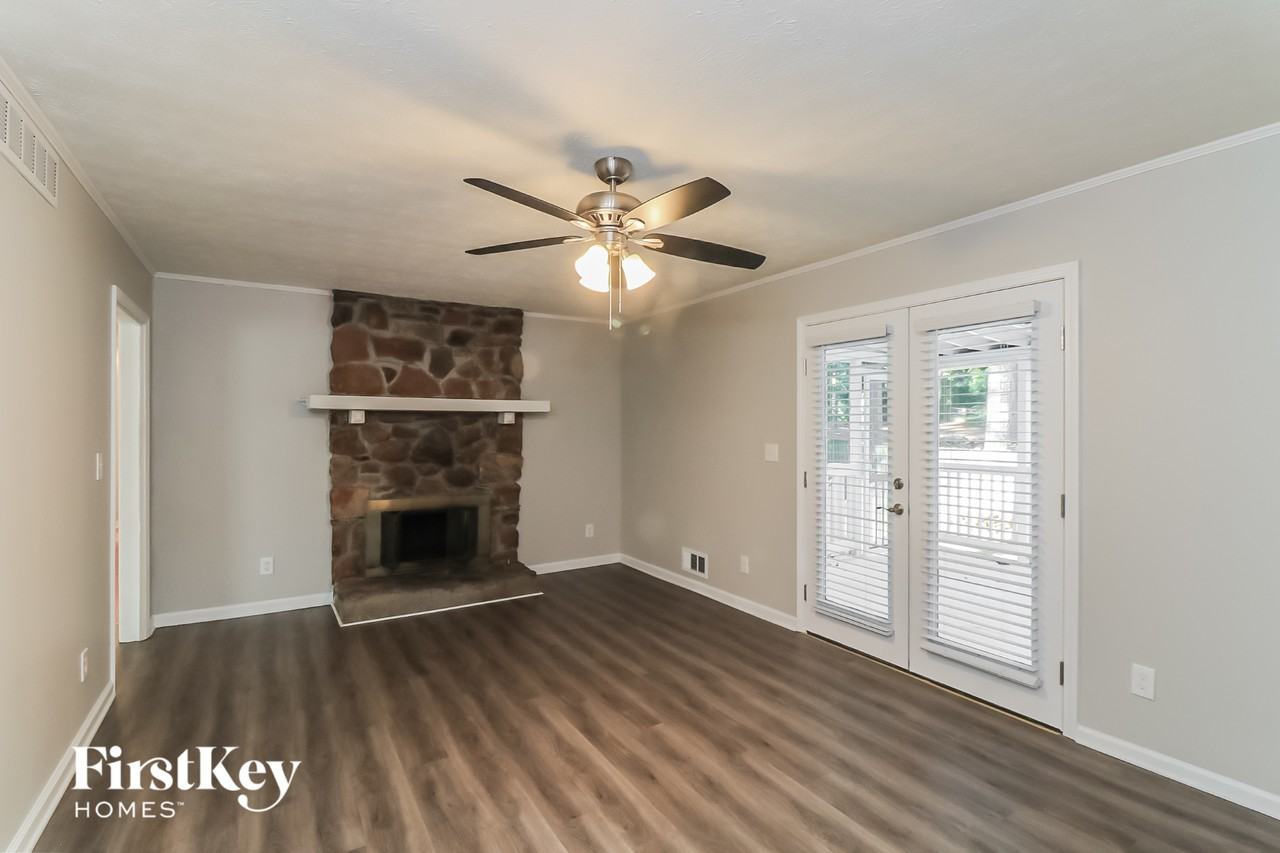 2515 Cottonwood Dr - Photo 3 of 15