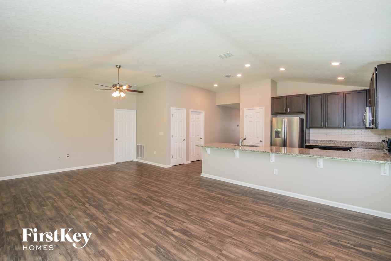 7605 Fanning Dr - Photo 4 of 16