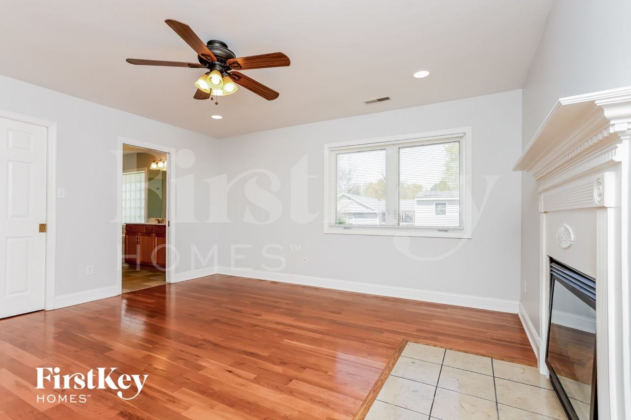 207 Lithia Ave - Photo 3 of 18