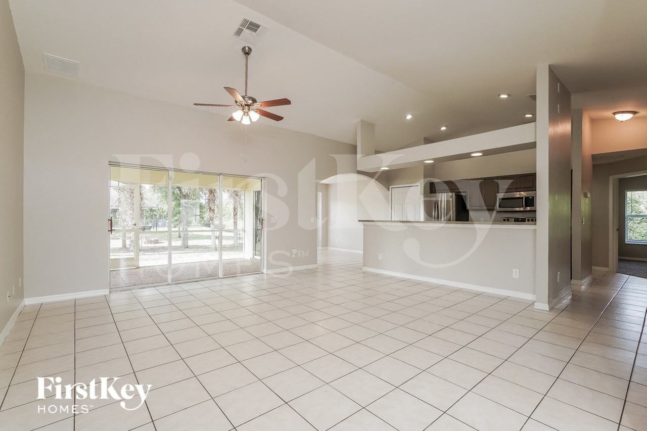 2915 12th St W - Photo 2 of 15