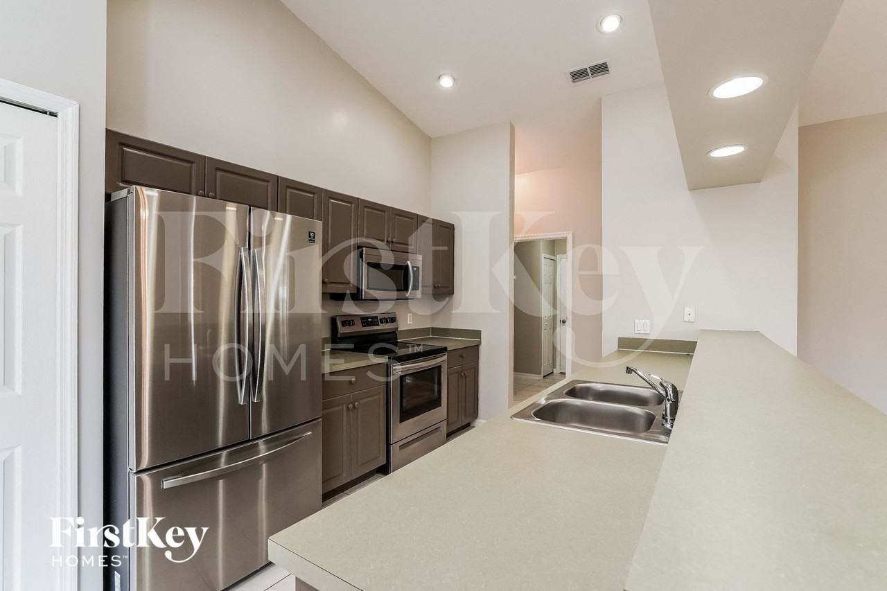 2915 12th St W - Photo 5 of 15