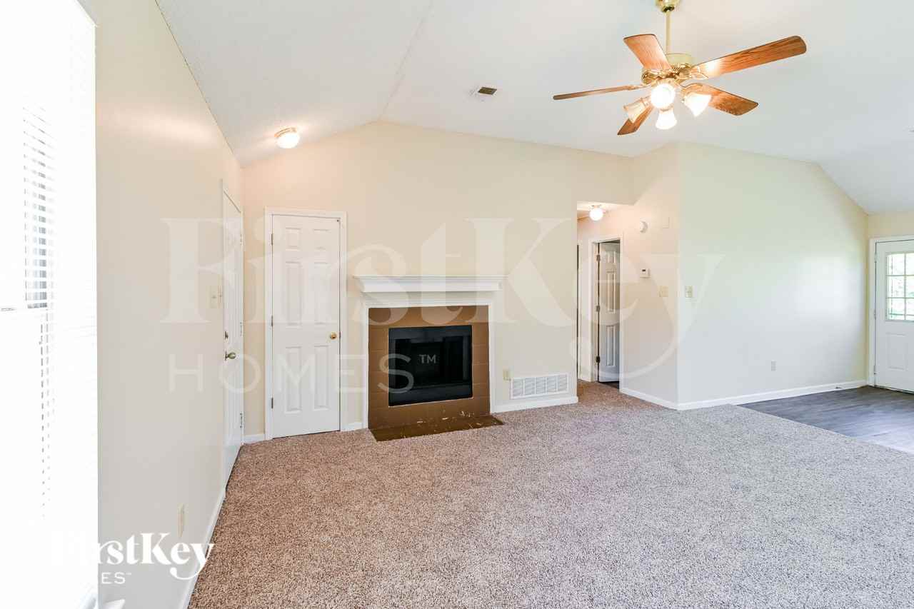 4383 Grand Pyramid Dr - Photo 4 of 16