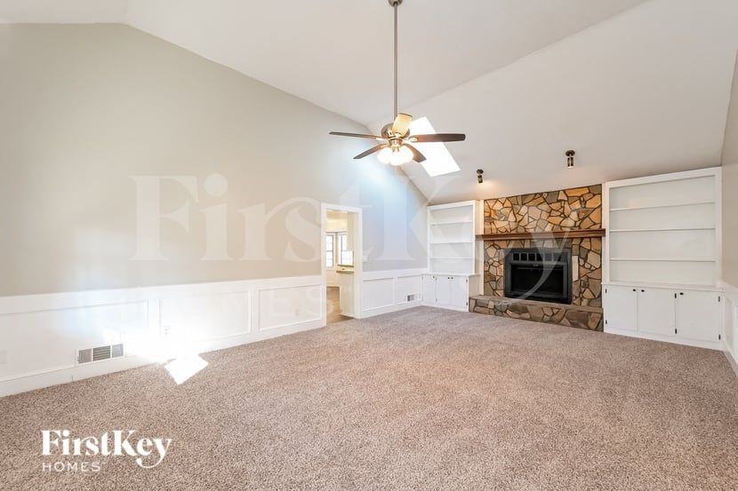 2795 Twin Springs Dr - Photo 3 of 17