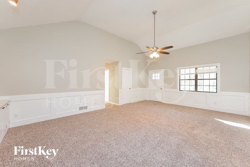 2795 Twin Springs Dr - Photo 4 of 17