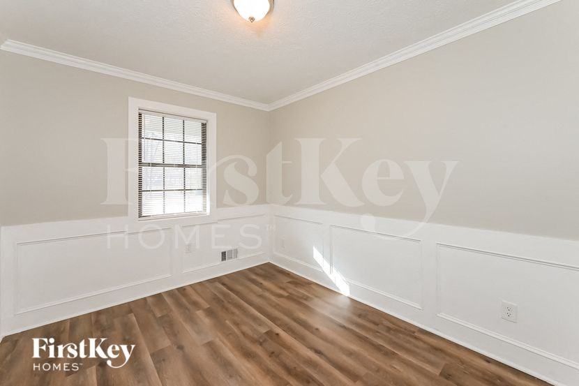 2795 Twin Springs Dr - Photo 5 of 17