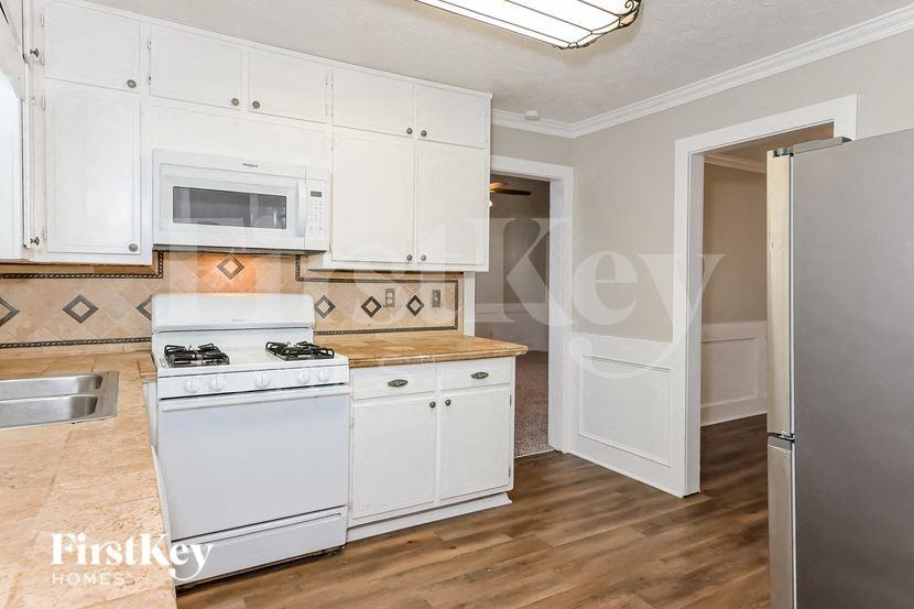 2795 Twin Springs Dr - Photo 7 of 17