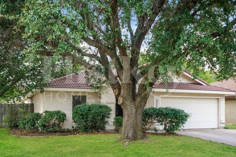 2320 Sundrop Ct - Photo 2 of 15