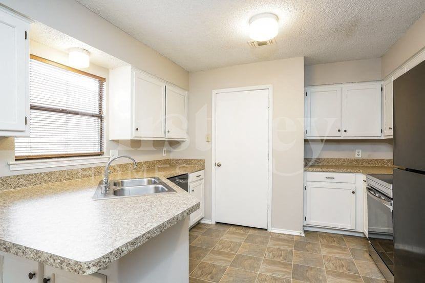 2320 Sundrop Ct - Photo 5 of 15