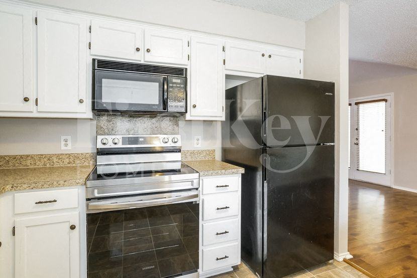 2320 Sundrop Ct - Photo 6 of 15