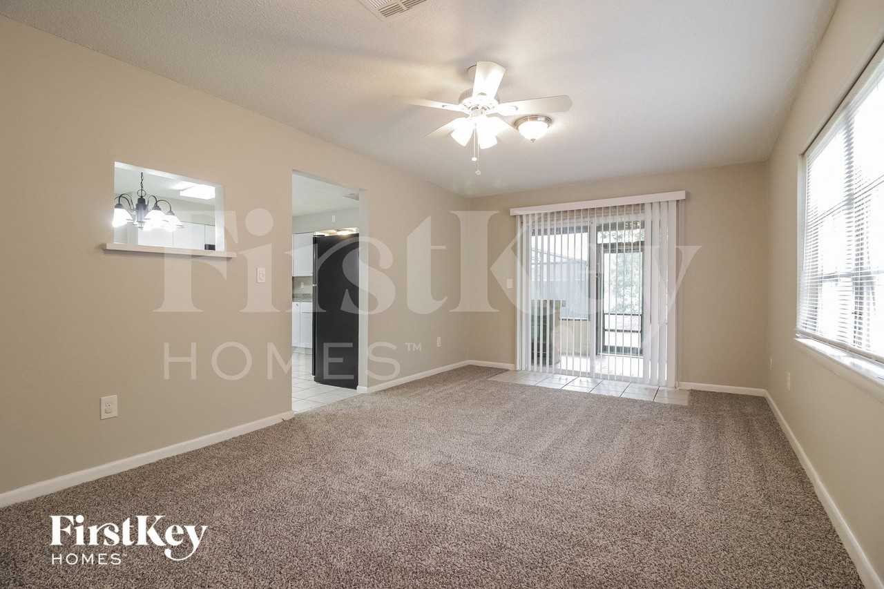 1340 Sharon Dr - Photo 2 of 15