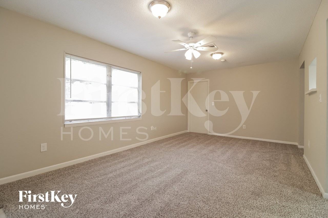 1340 Sharon Dr - Photo 3 of 15