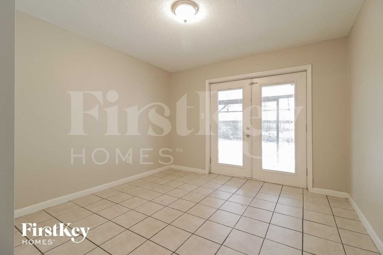 1340 Sharon Dr - Photo 7 of 15