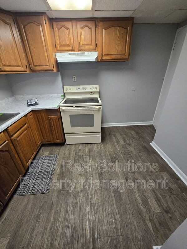 979 Racine Ave - Photo 6 of 21