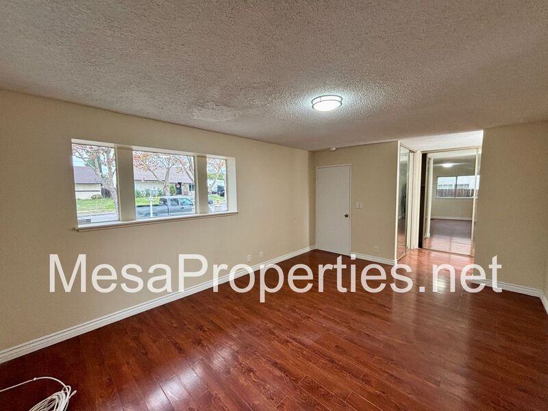 653 N Lancewood Ave - Photo 4 of 15