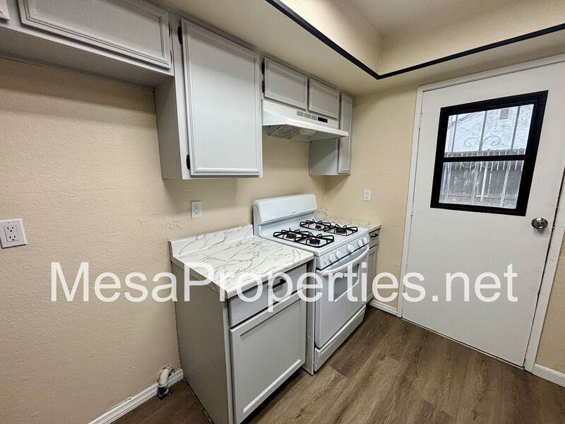 653 N Lancewood Ave - Photo 6 of 15