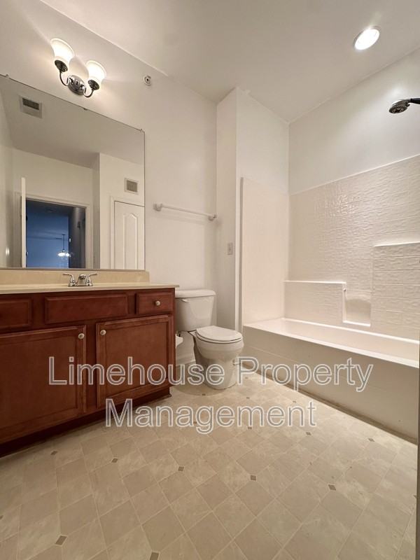 5317 Warminster Dr #303 - Photo 6 of 9