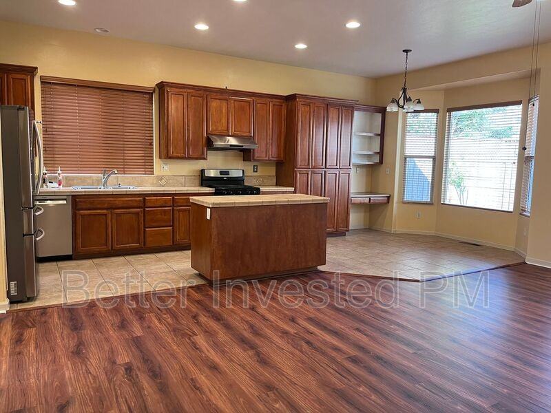 2423 Guerneville Rd - Photo 3 of 27