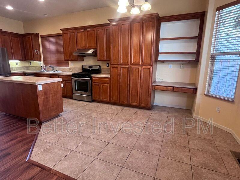 2423 Guerneville Rd - Photo 5 of 27