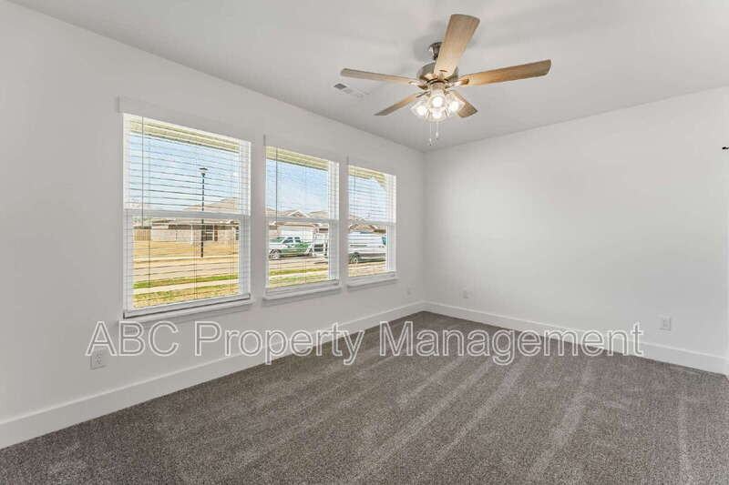 800 Lewis St - Photo 2 of 19