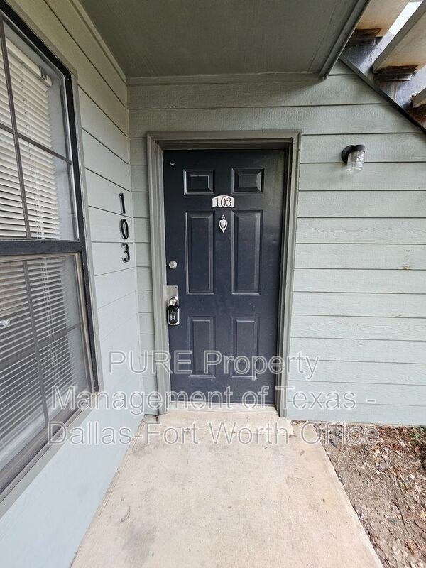 806 Castleglen Dr #103 - Photo 3 of 28