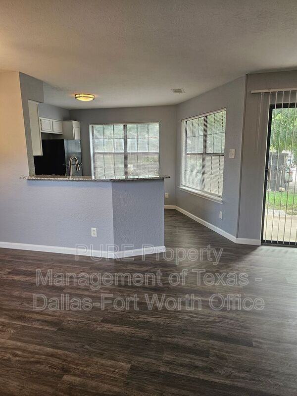 806 Castleglen Dr #103 - Photo 5 of 28