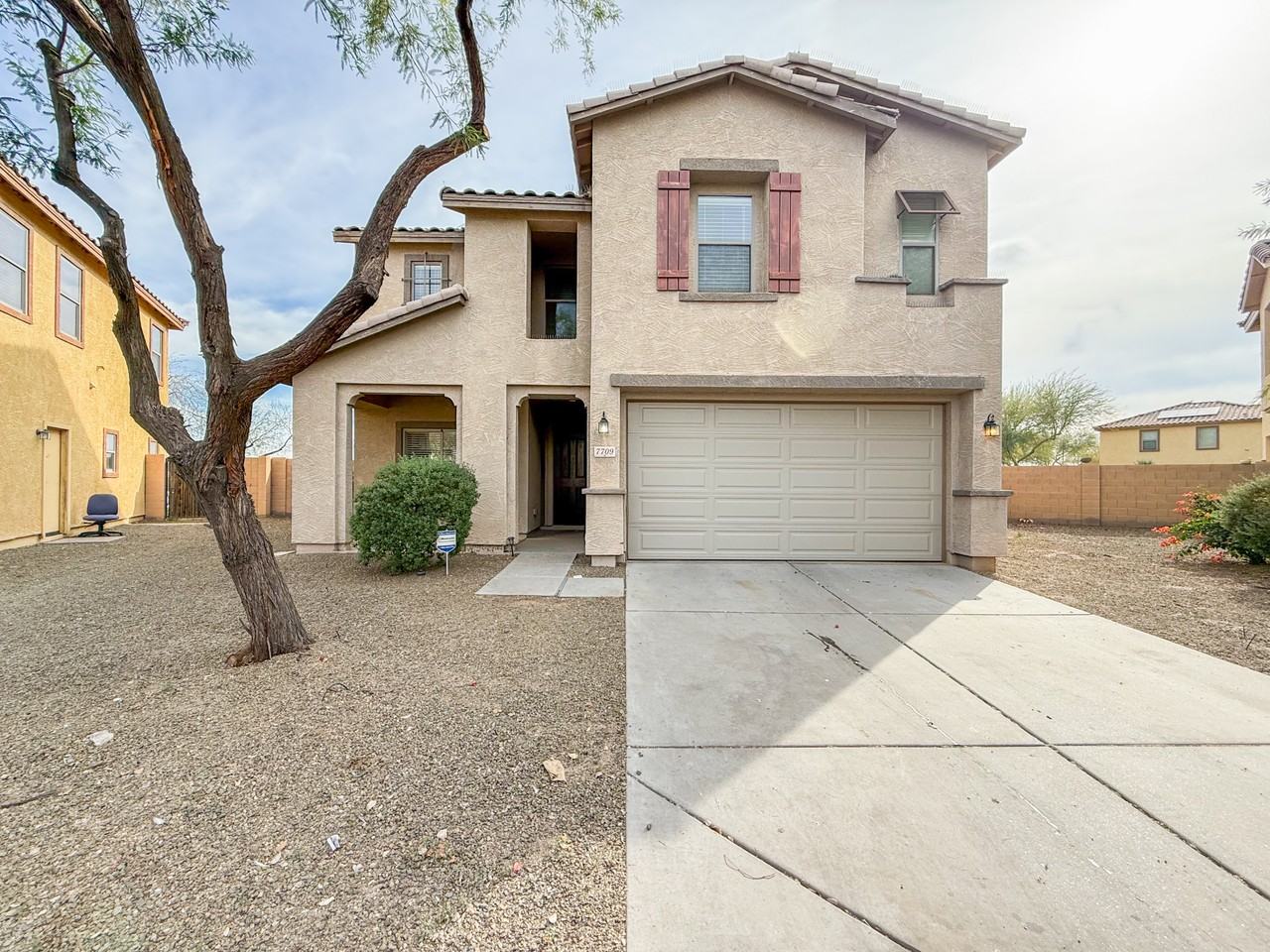 7709 S 63rd Dr - Photo 2 of 31