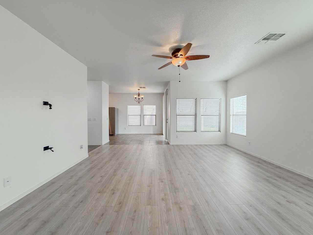 7709 S 63rd Dr - Photo 5 of 31