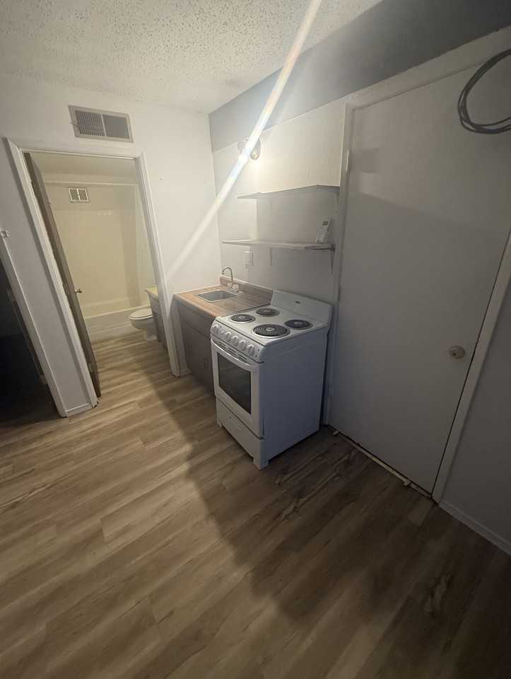 5012 Spearpoint Rd #B - Photo 2 of 5