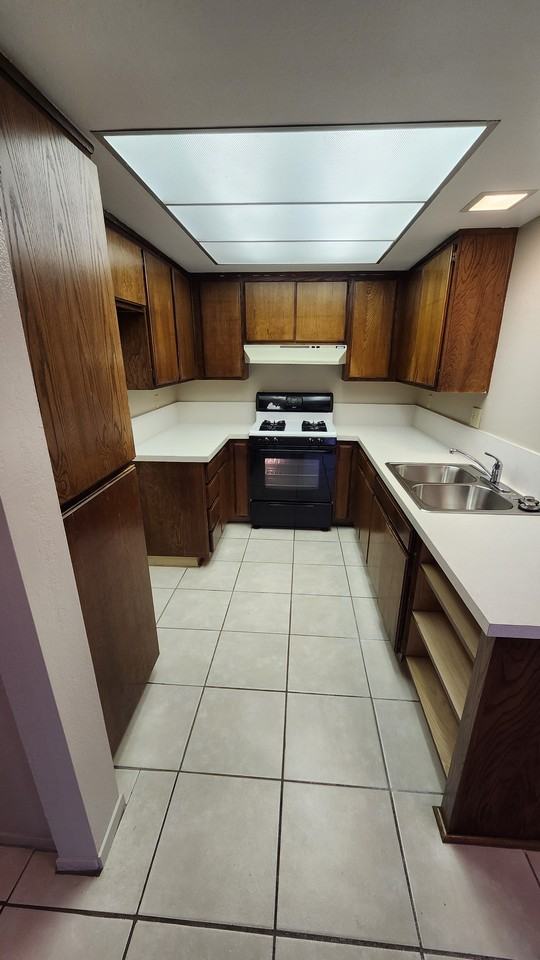 925 Oleander St - Photo 3 of 12