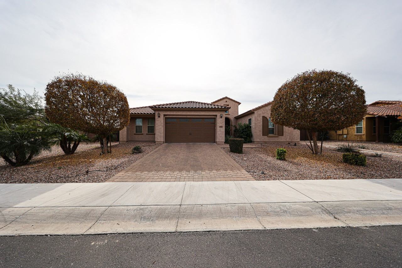 3375 E Balsam Dr - Photo 2 of 50