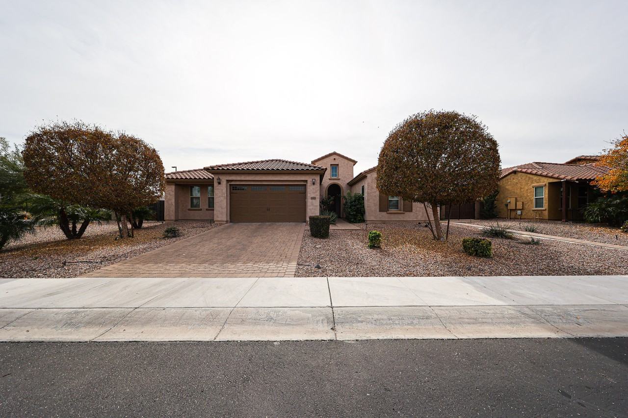 3375 E Balsam Dr - Photo 3 of 50