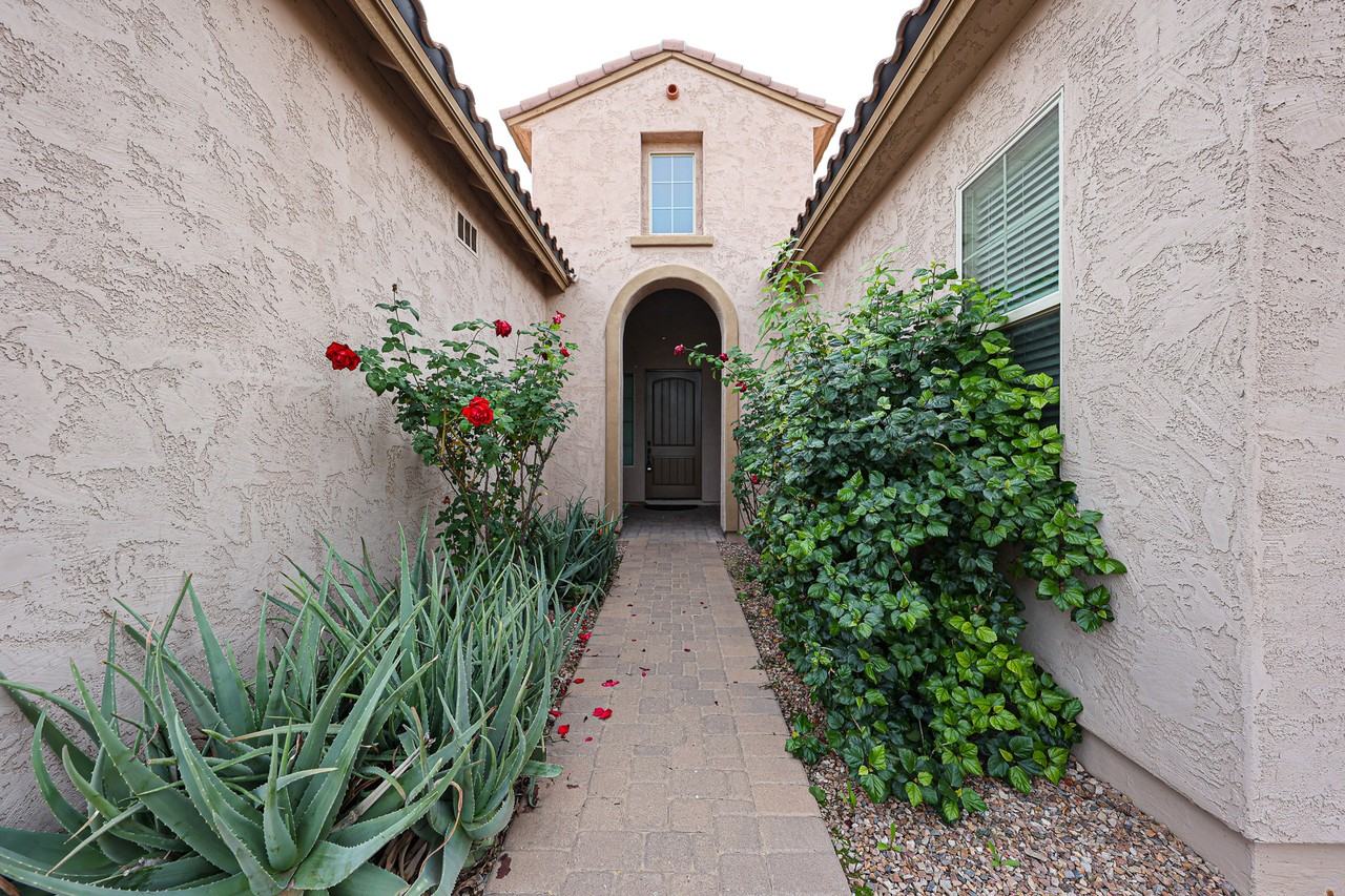 3375 E Balsam Dr - Photo 4 of 50