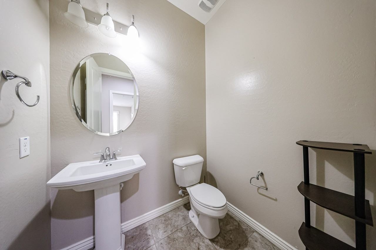 3375 E Balsam Dr - Photo 5 of 50