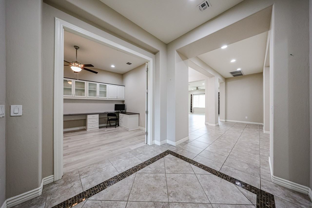 3375 E Balsam Dr - Photo 6 of 50