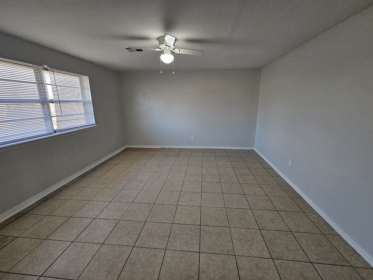 424 Nw 88th St - Photo 4 of 18