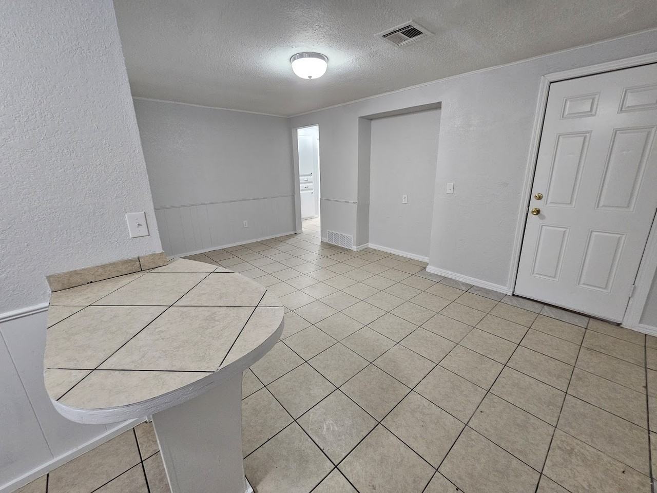 424 Nw 88th St - Photo 5 of 18