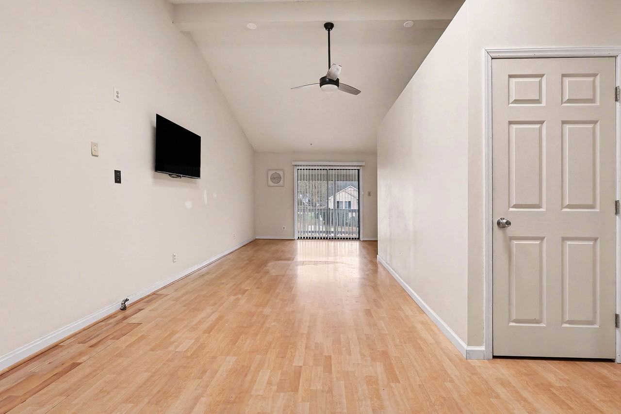 205 Spring St - Photo 5 of 21