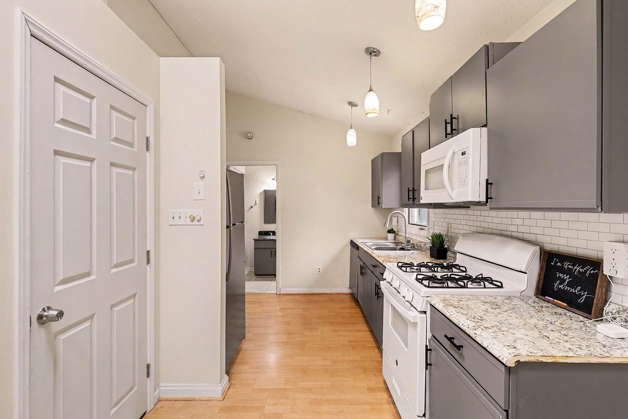 205 Spring St - Photo 6 of 21