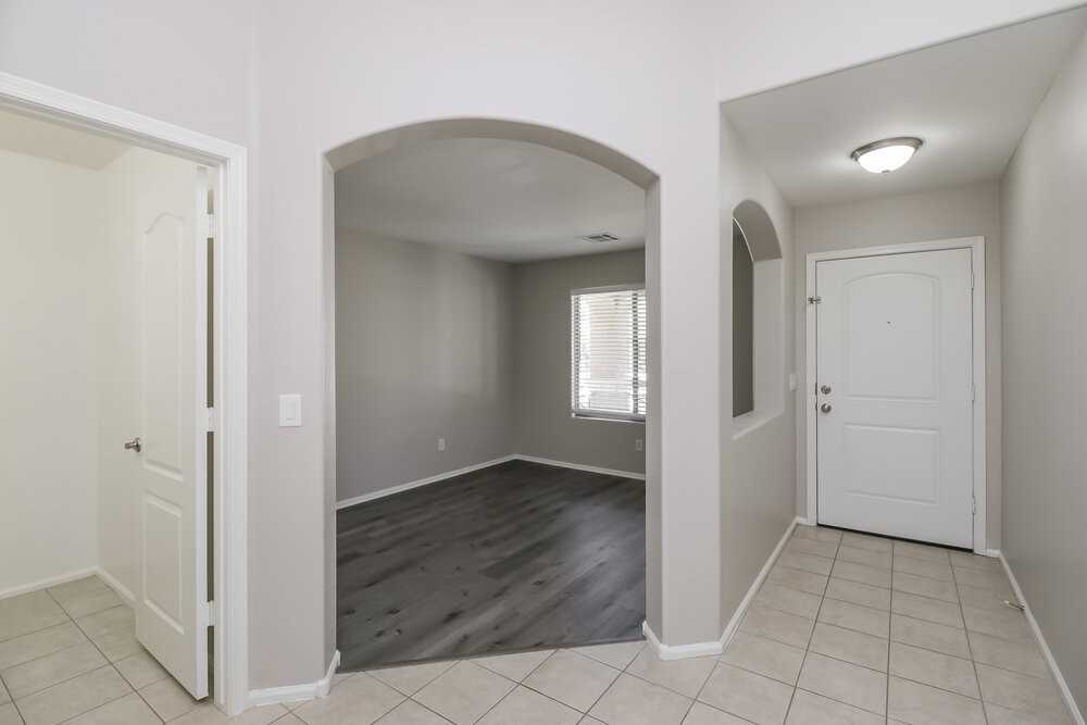 10223 W Gross Ave - Photo 3 of 16