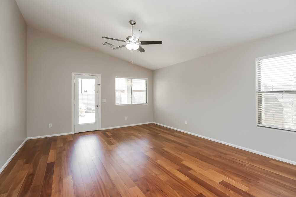 10223 W Gross Ave - Photo 5 of 16