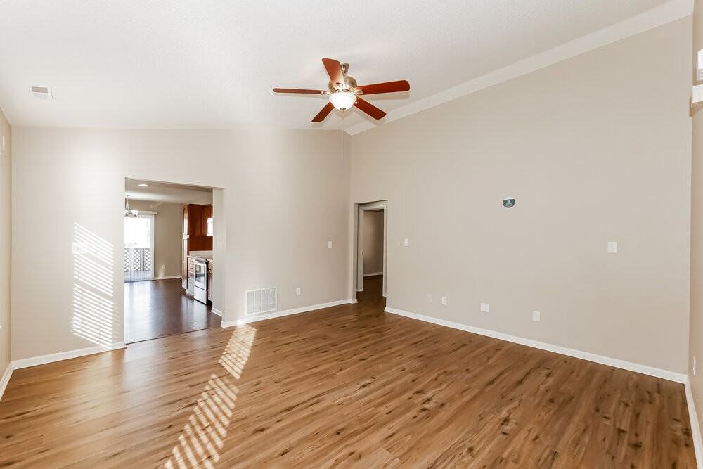 648 Cloverfield Ln - Photo 3 of 16