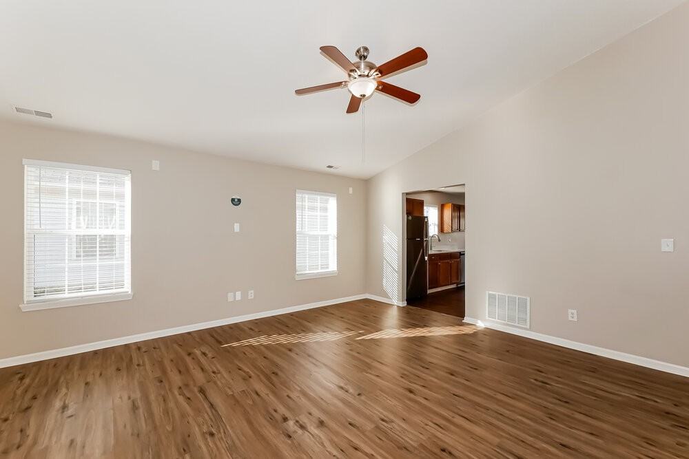 648 Cloverfield Ln - Photo 4 of 16