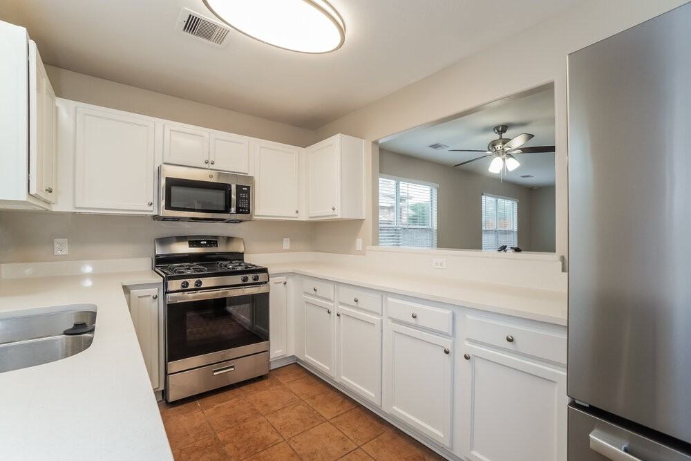 4430 Amaryllis Ave - Photo 6 of 17