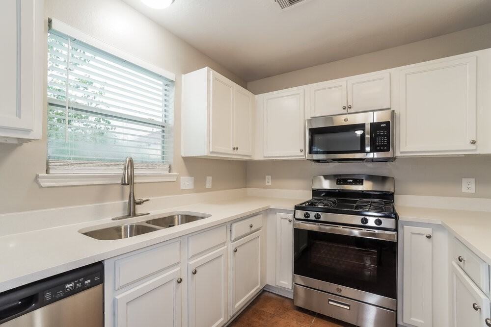 4430 Amaryllis Ave - Photo 7 of 17